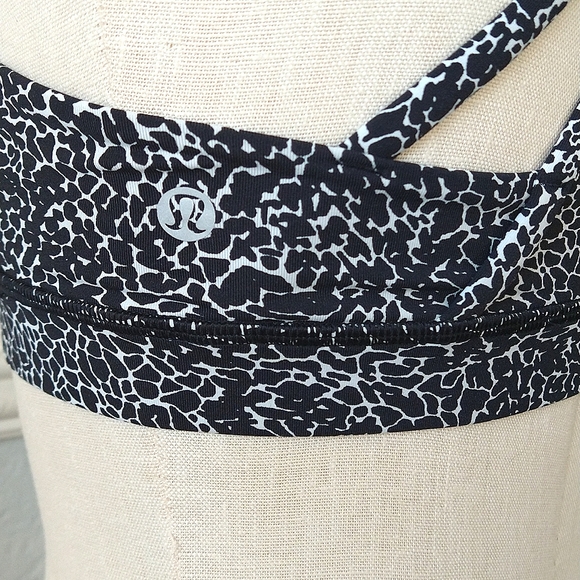 🍋 Lululemon Sports Bra size 8 - Picture 3 of 7